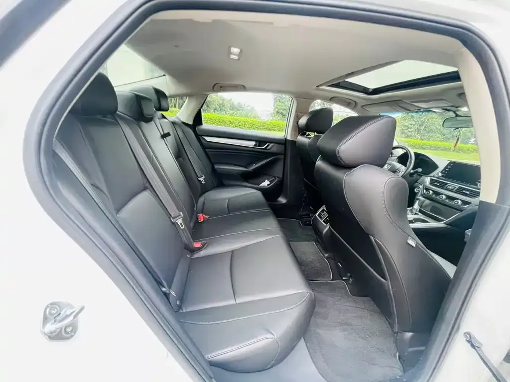 Honda Accord — фото 9