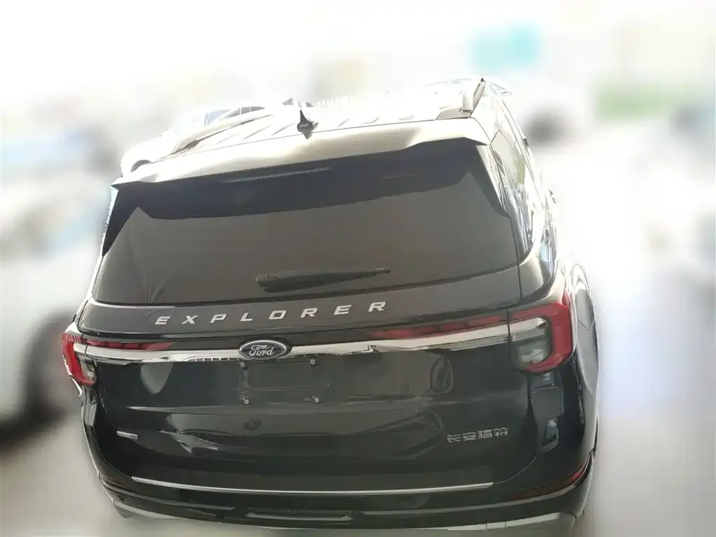 Ford Explorer — фото 10