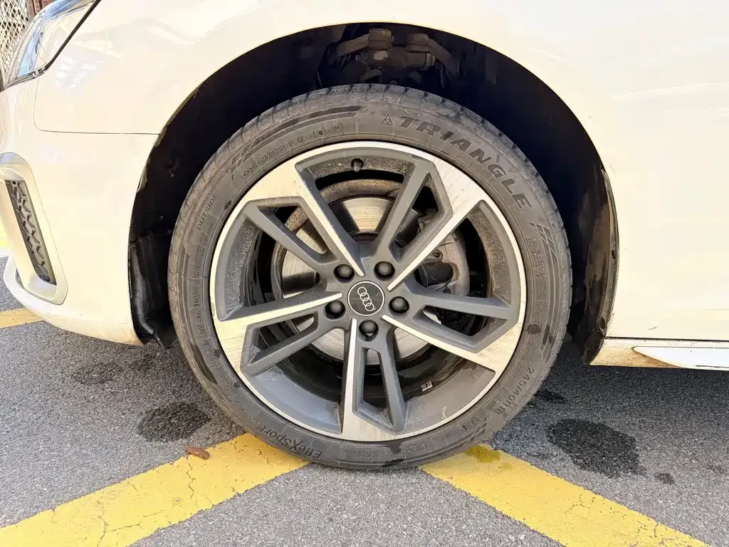 Audi A4L 2022 из CN, фото 5
