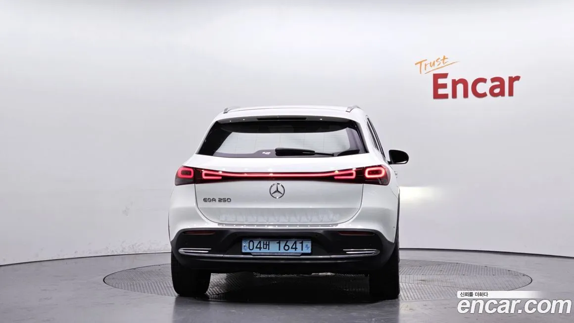 Mercedes-Benz EQA — фото 4