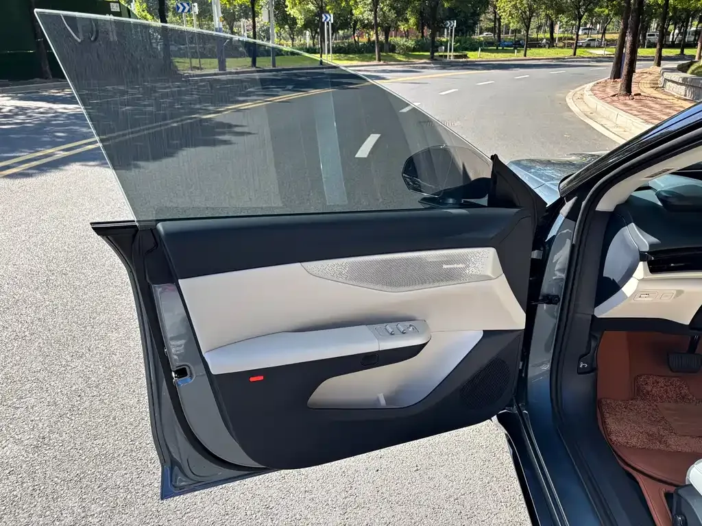 Lynk & Co 07 EM-P — фото 8