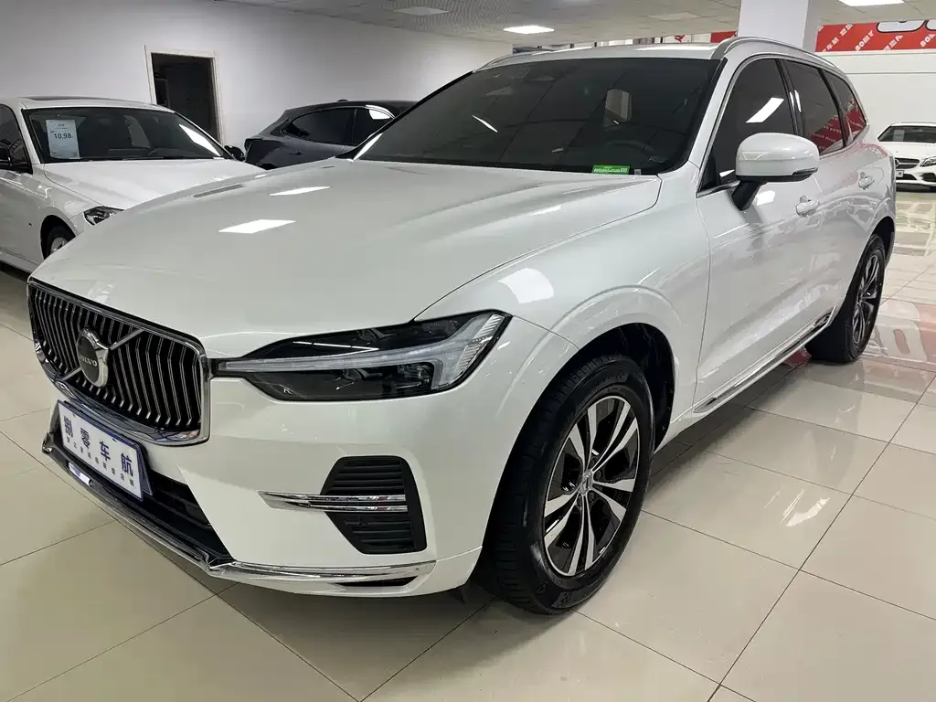 Volvo XC60 — фото 1
