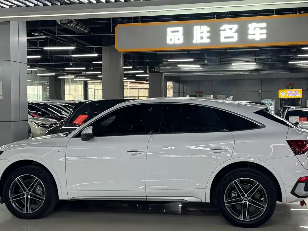 Audi Q5L Sportback — фото 3