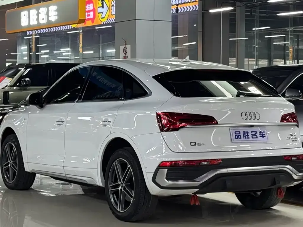 Audi Q5L Sportback — фото 4