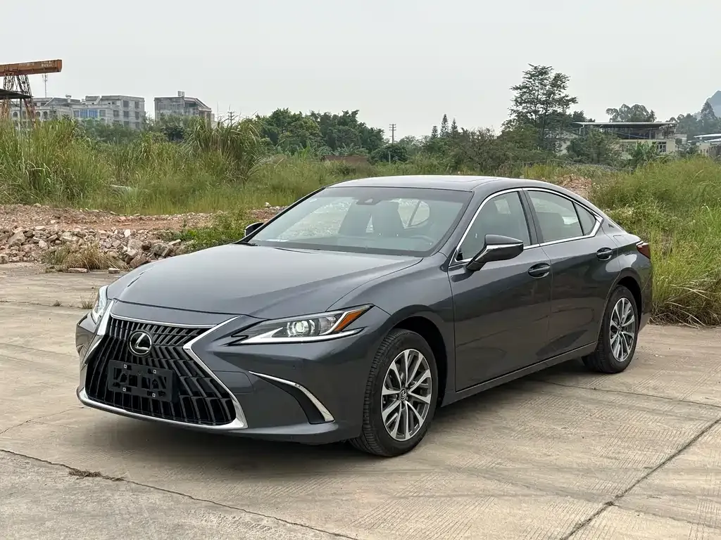 Lexus ES — фото 1
