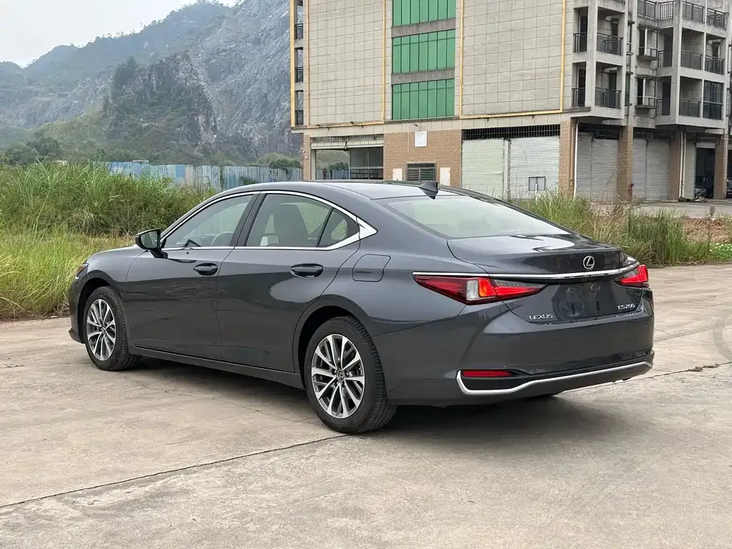 Lexus ES — фото 9