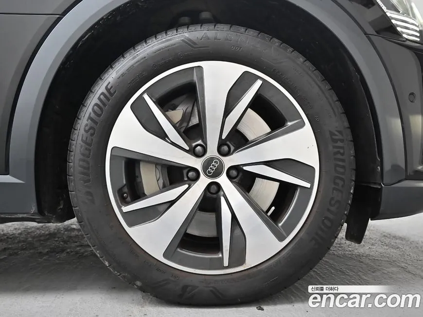 Audi Q8 e-tron 2024 из KR, фото 5