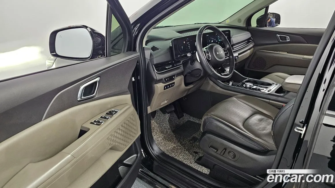 Kia Carnival — фото 10