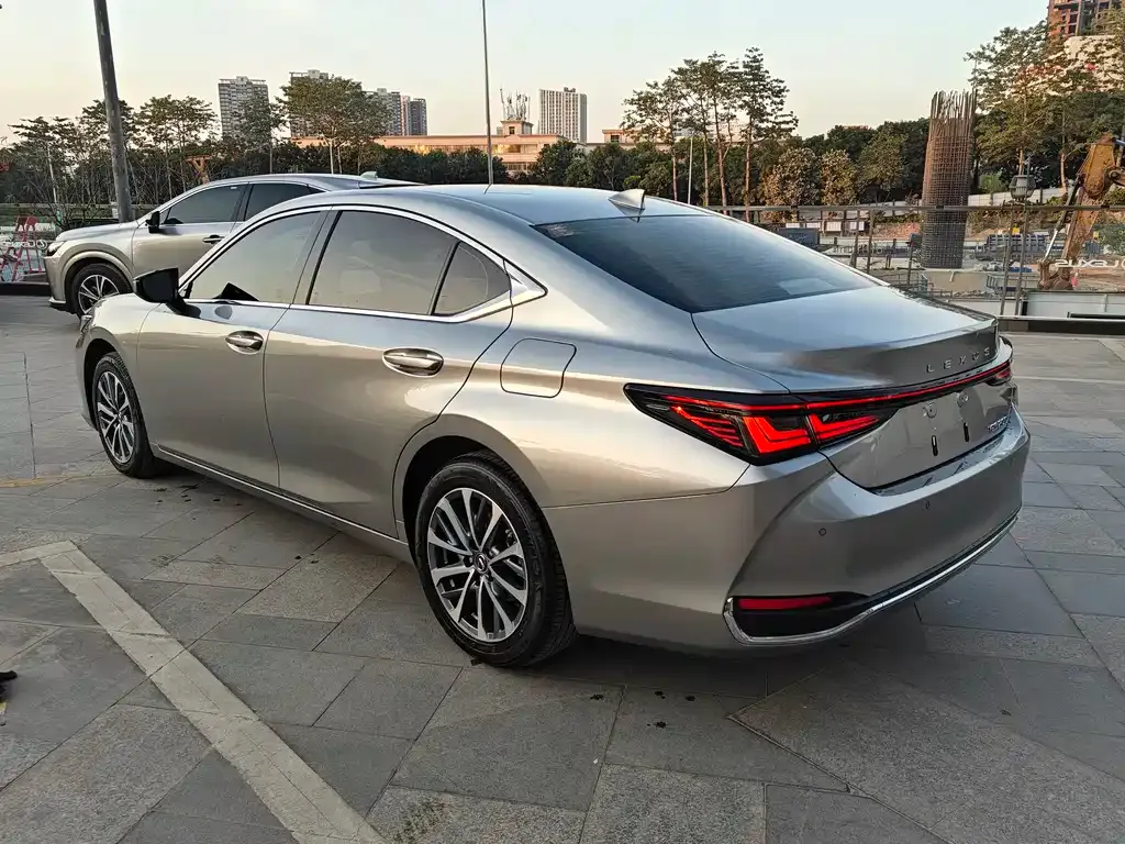 Lexus ES — фото 10