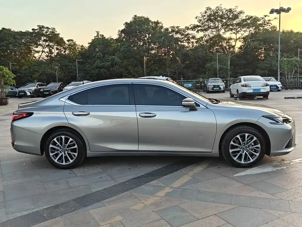 Lexus ES — фото 5