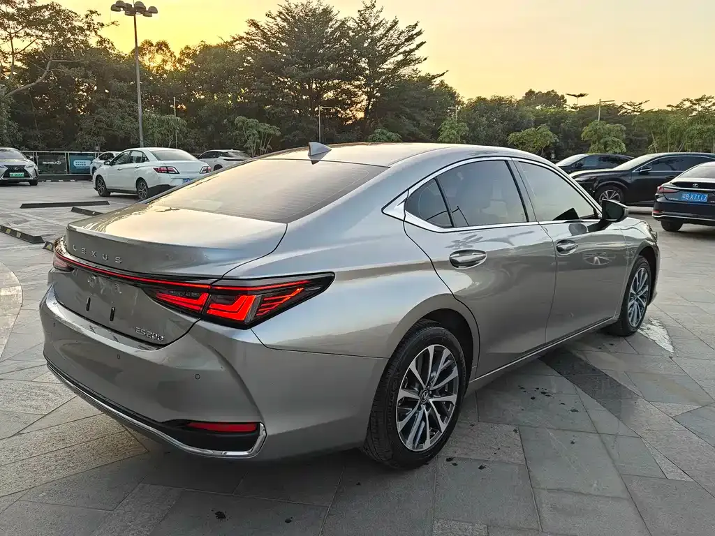 Lexus ES — фото 9