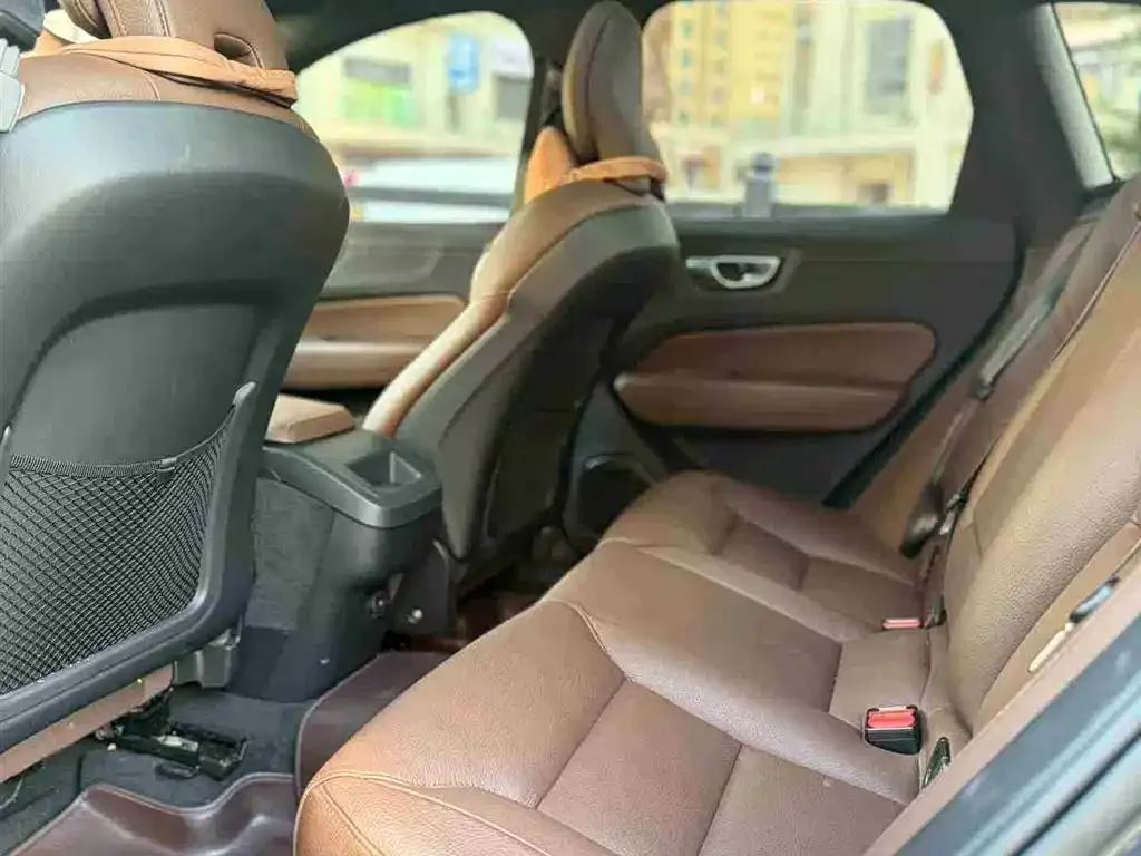 Volvo XC60 2021 из CN, фото 4