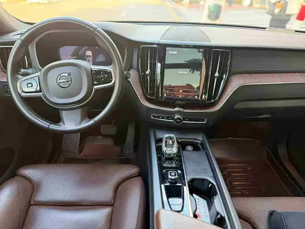 Volvo XC60 2021 из CN, фото 5