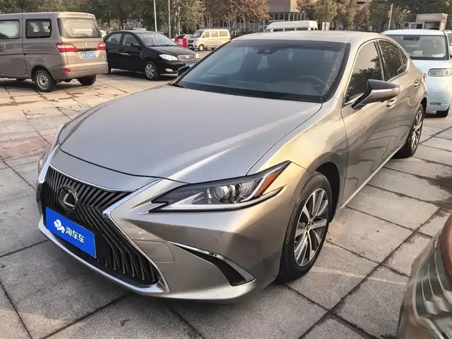 Lexus ES — фото 1