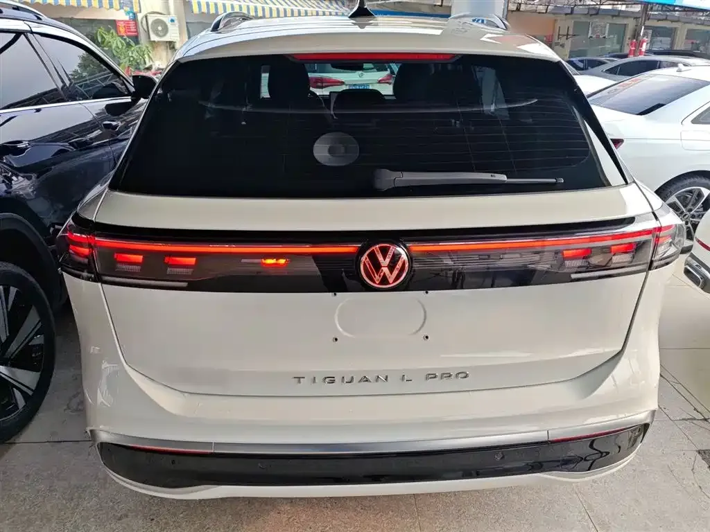 Volkswagen Tiguan L — фото 6