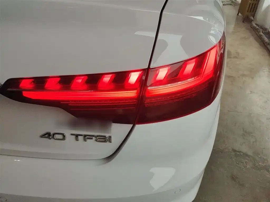 Audi A4L 2023 из CN, фото 8