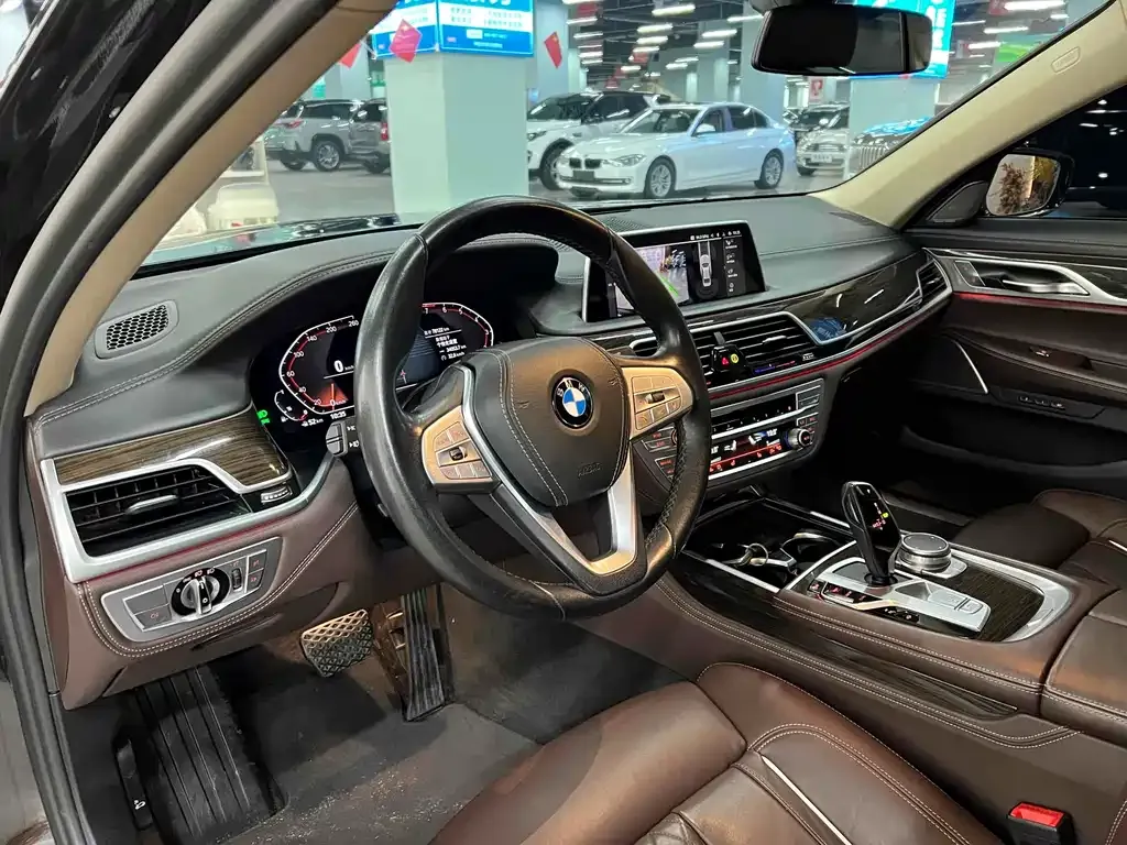 BMW 7 Series — фото 5