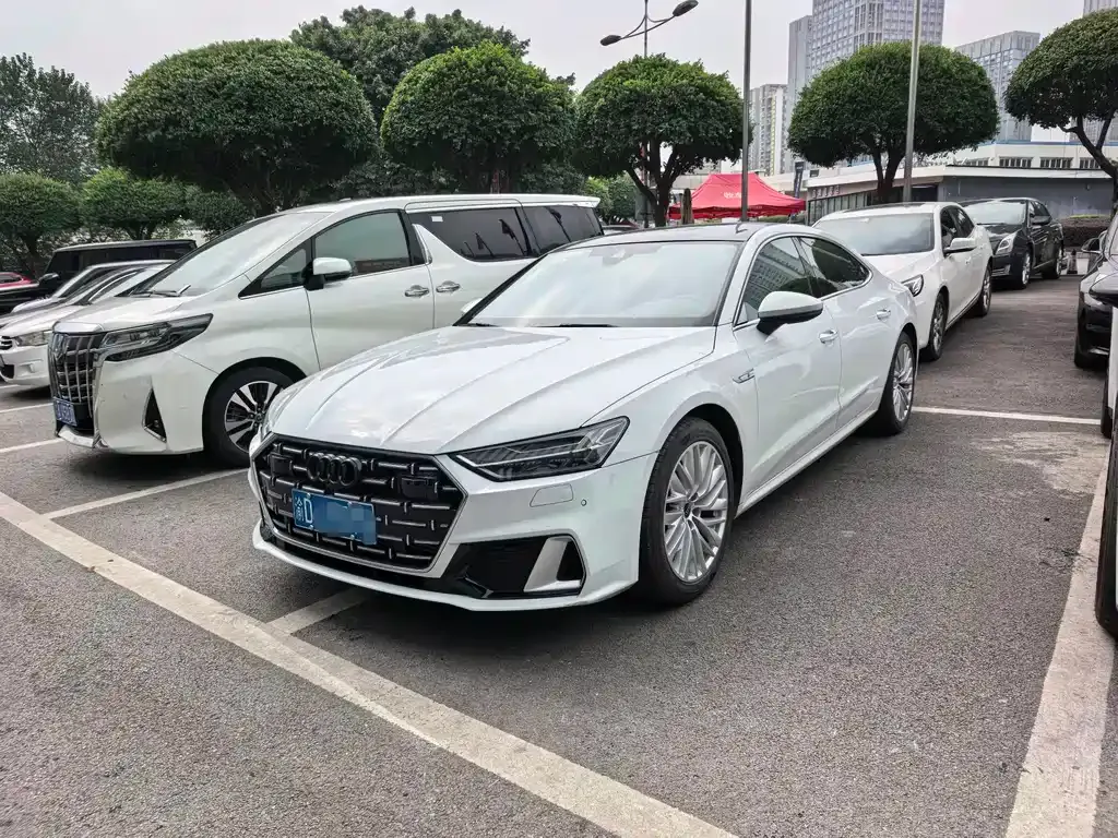 Audi A7L — фото 1