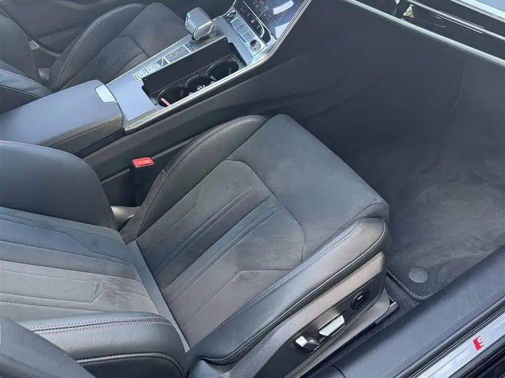 Audi A6L 2024 из CN, фото 5