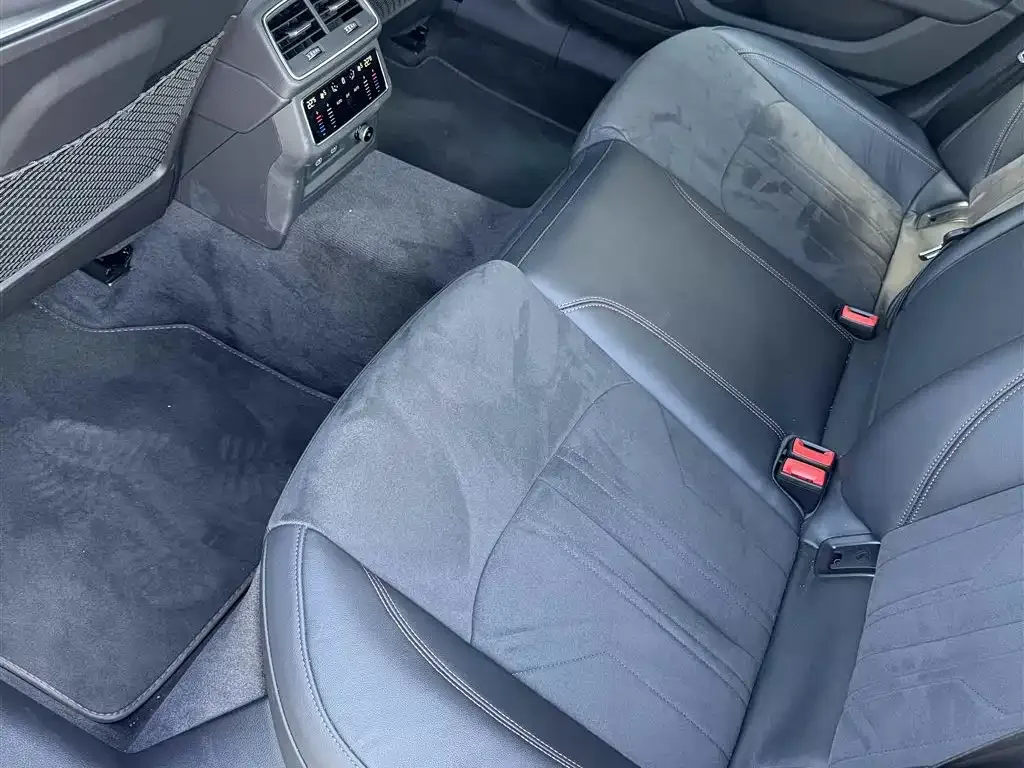 Audi A6L 2024 из CN, фото 6