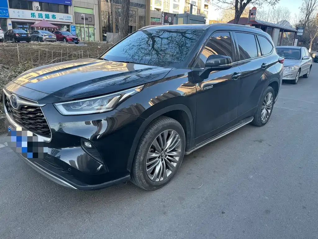 Toyota Highlander — фото 1