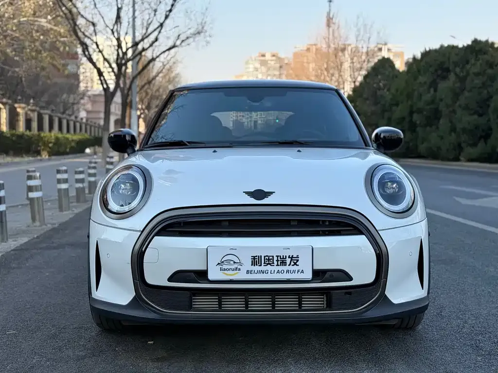 MINI Cooper (3-door) 2024 из CN, фото 2
