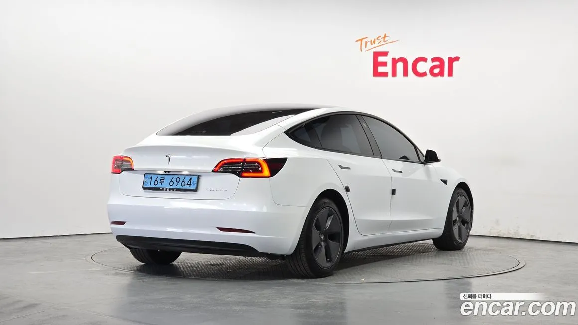 Tesla Model 3 — фото 2