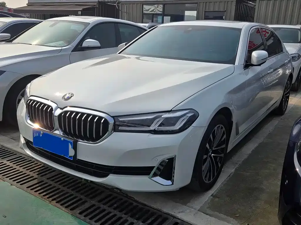 BMW 5 Series — фото 1