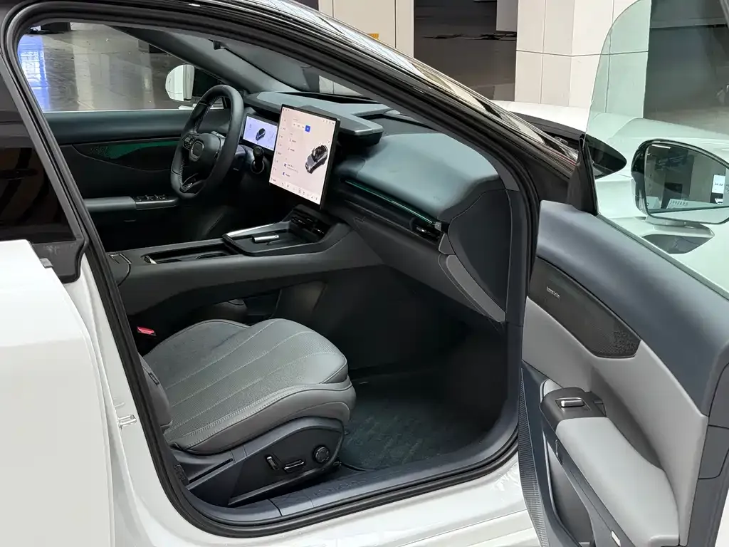 Lynk & Co 07 EM-P 2025 из CN, фото 7
