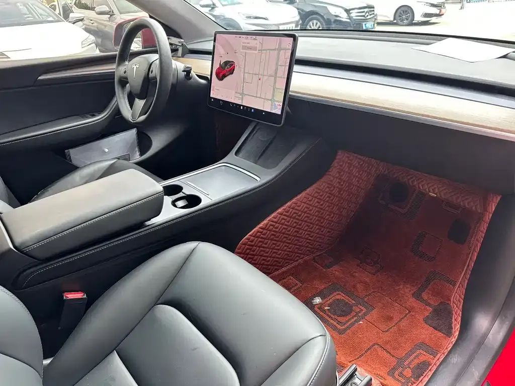 Tesla Model Y — фото 9