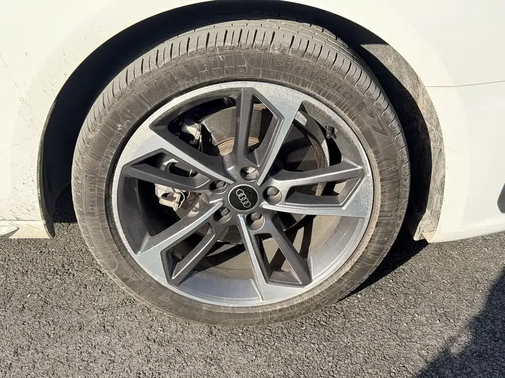 Audi A4L 2024 из CN, фото 3