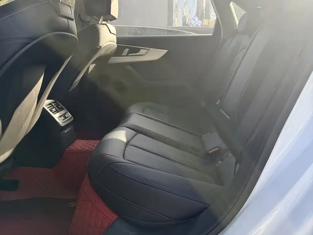 Audi A4L 2024 из CN, фото 8