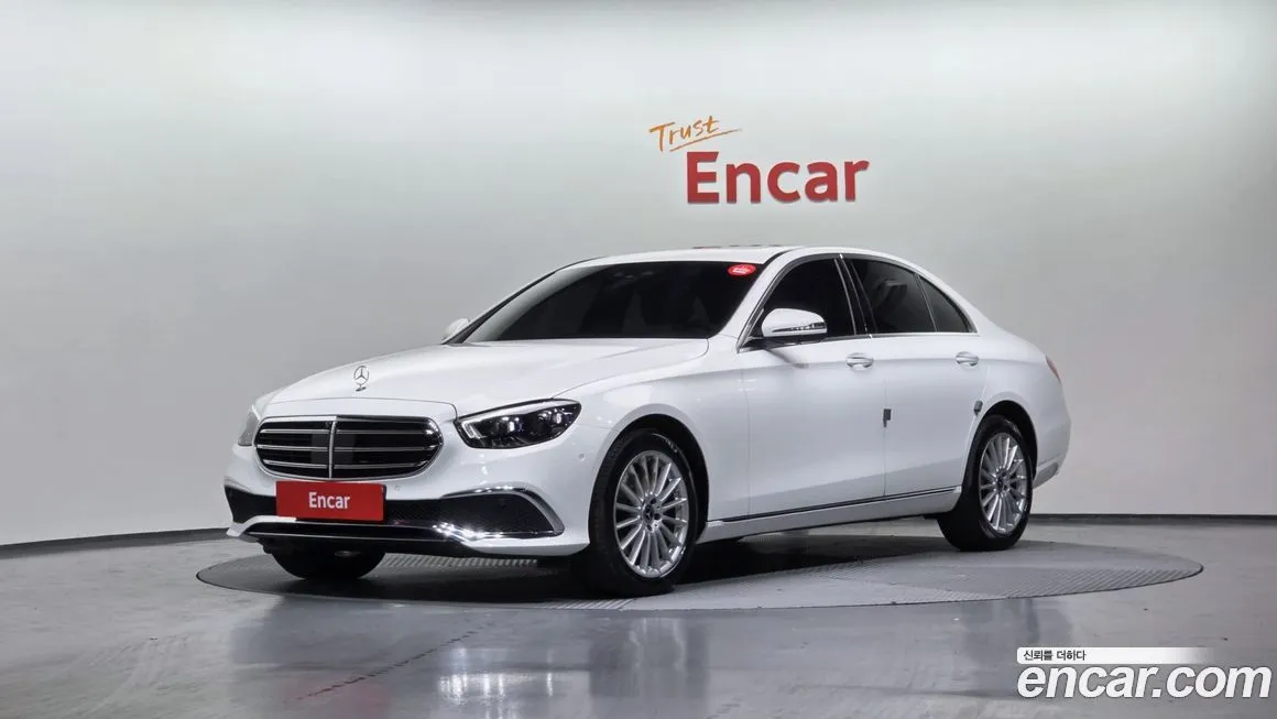 Mercedes-Benz E-Class — фото 1