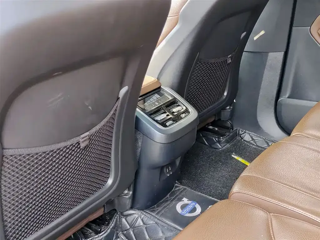 Volvo XC90 2021 из CN, фото 9