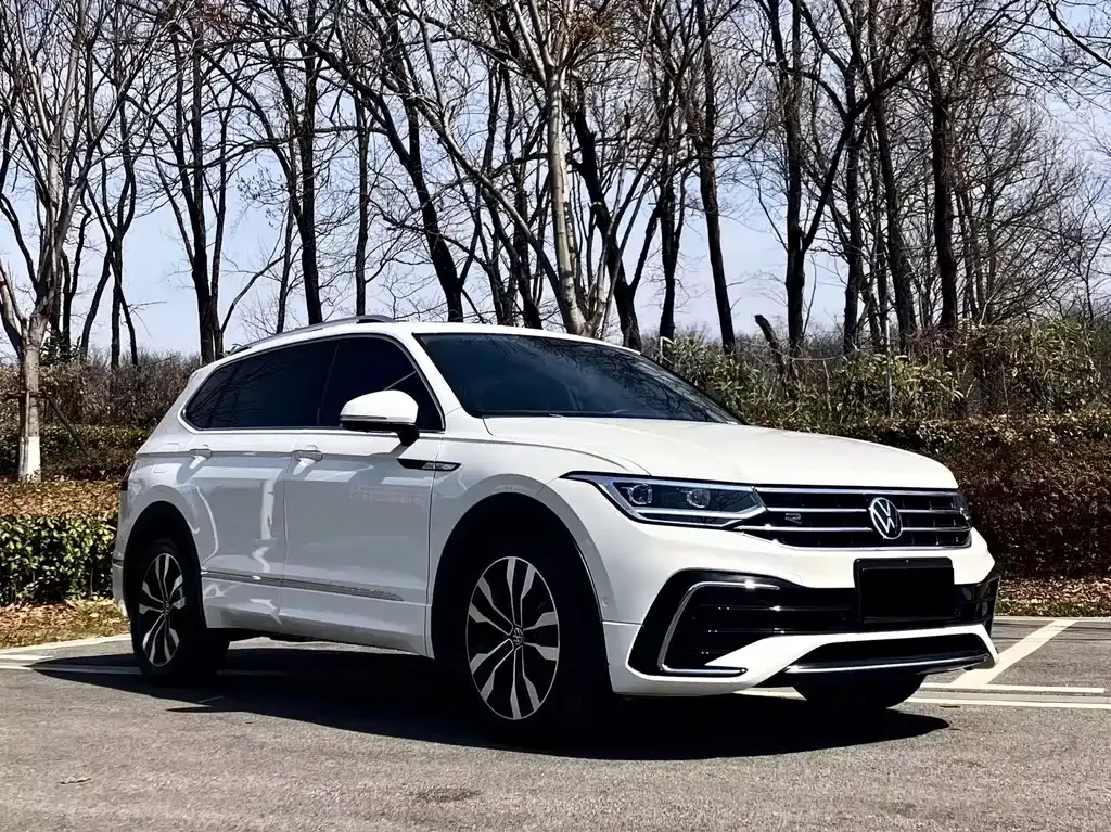 Volkswagen Tiguan L — фото 2