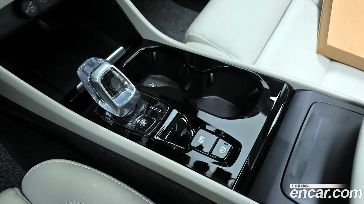 Volvo XC40 2024 из KR, фото 9