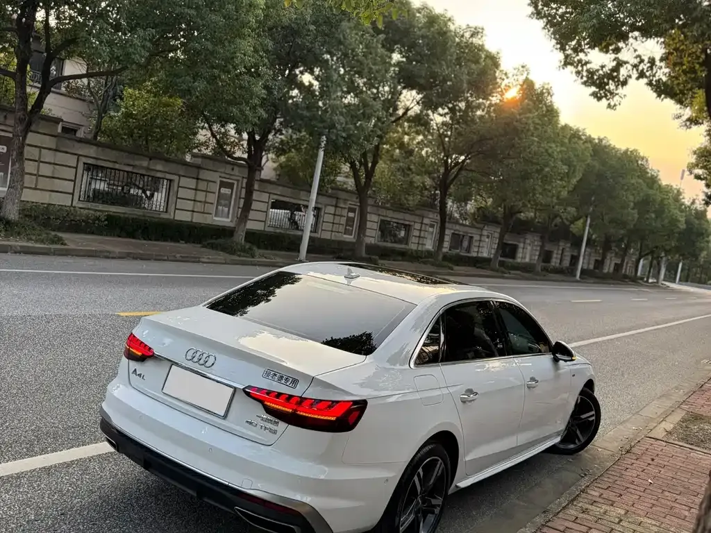 Audi A4L 2021 из CN, фото 10