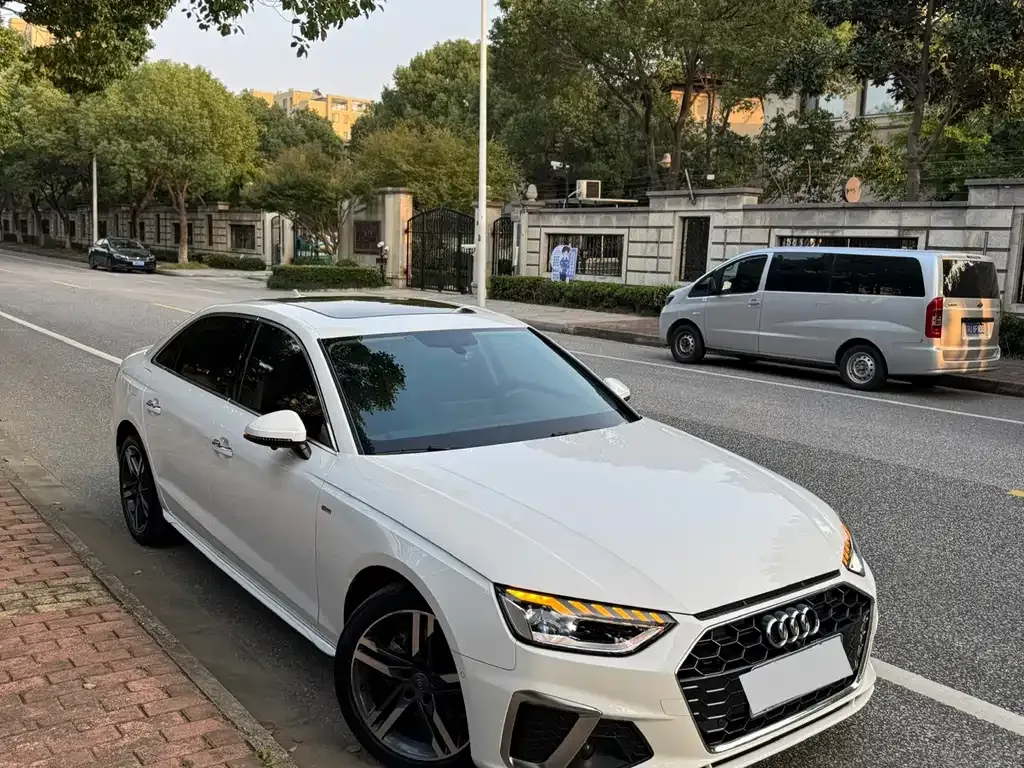 Audi A4L 2021 из CN, фото 2