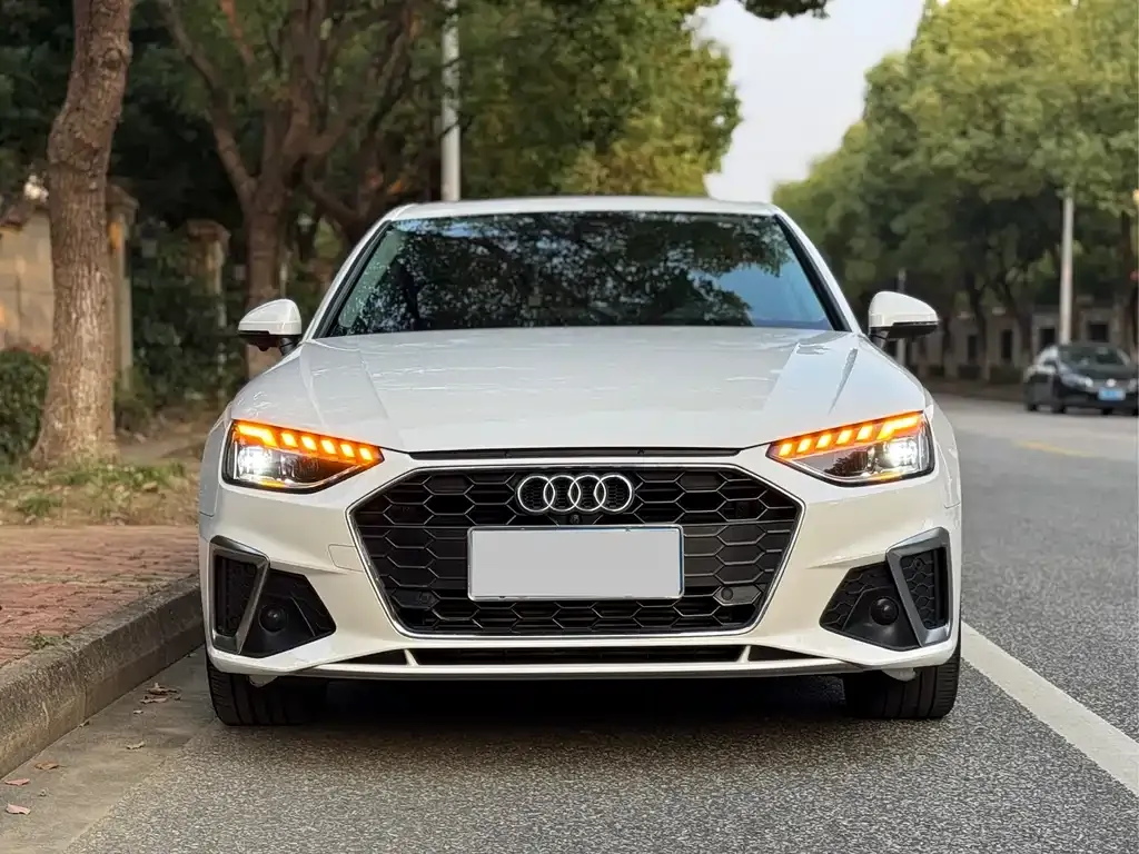 Audi A4L 2021 из CN, фото 3