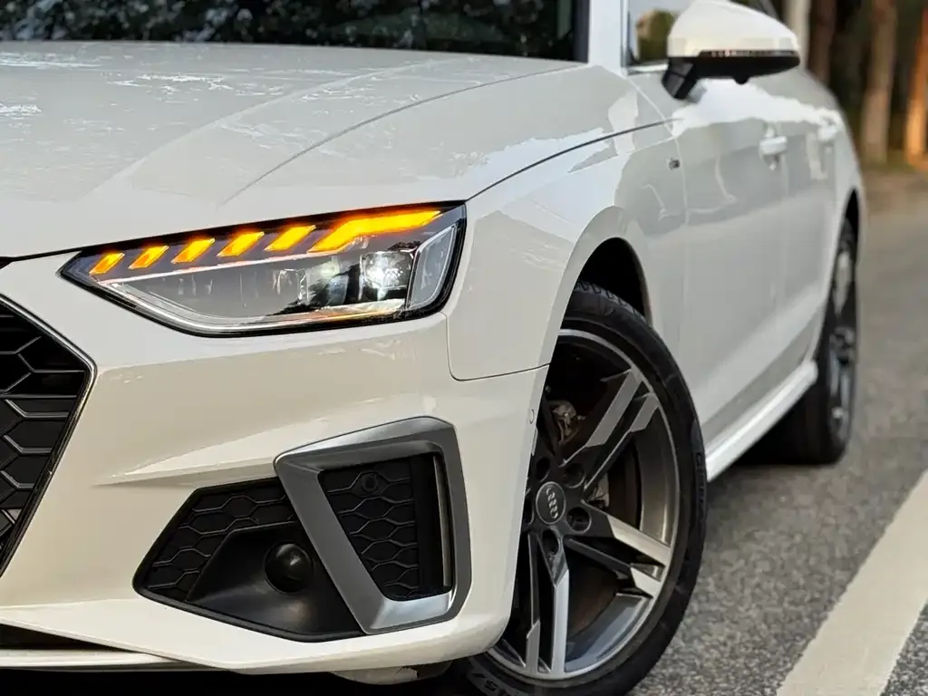 Audi A4L 2021 из CN, фото 4