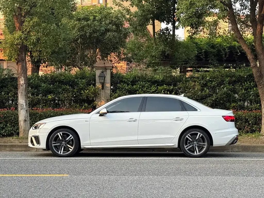 Audi A4L 2021 из CN, фото 7