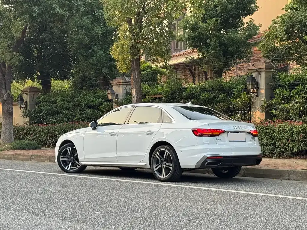 Audi A4L 2021 из CN, фото 8