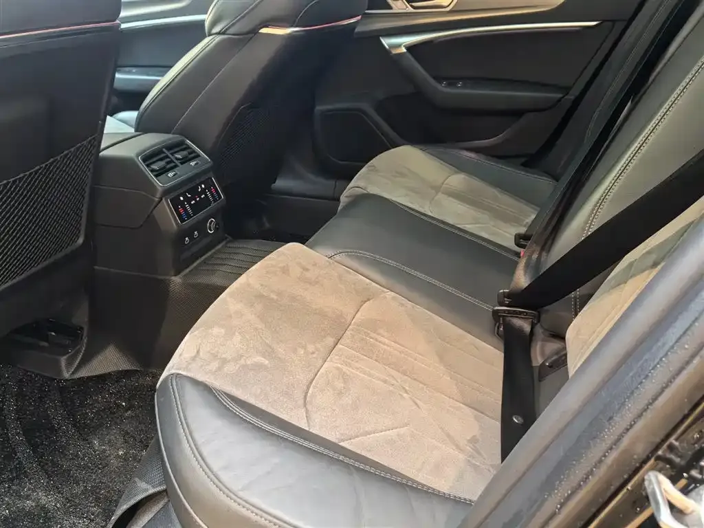 Audi A6L 2023 из CN, фото 10