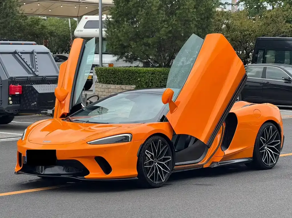 McLaren GT