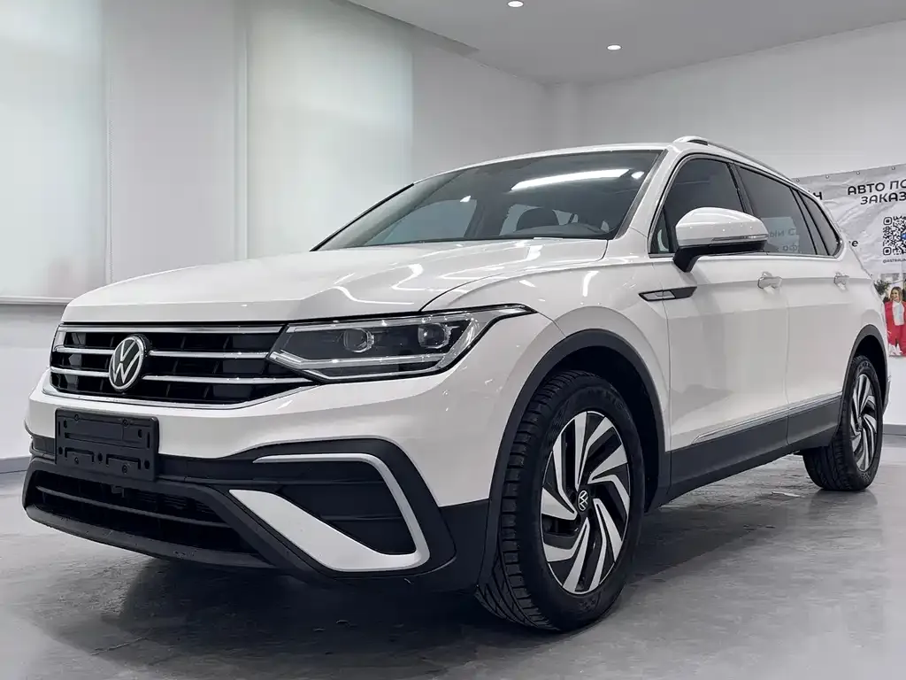 Volkswagen Tiguan L — фото 1