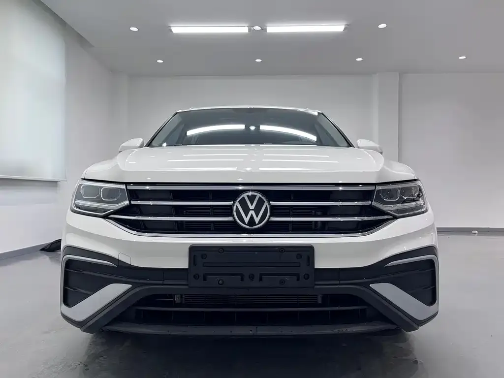 Volkswagen Tiguan L — фото 2