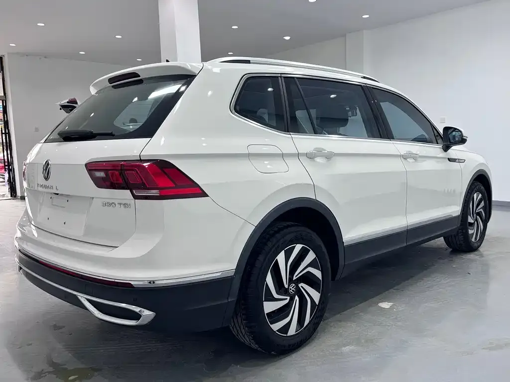 Volkswagen Tiguan L — фото 4