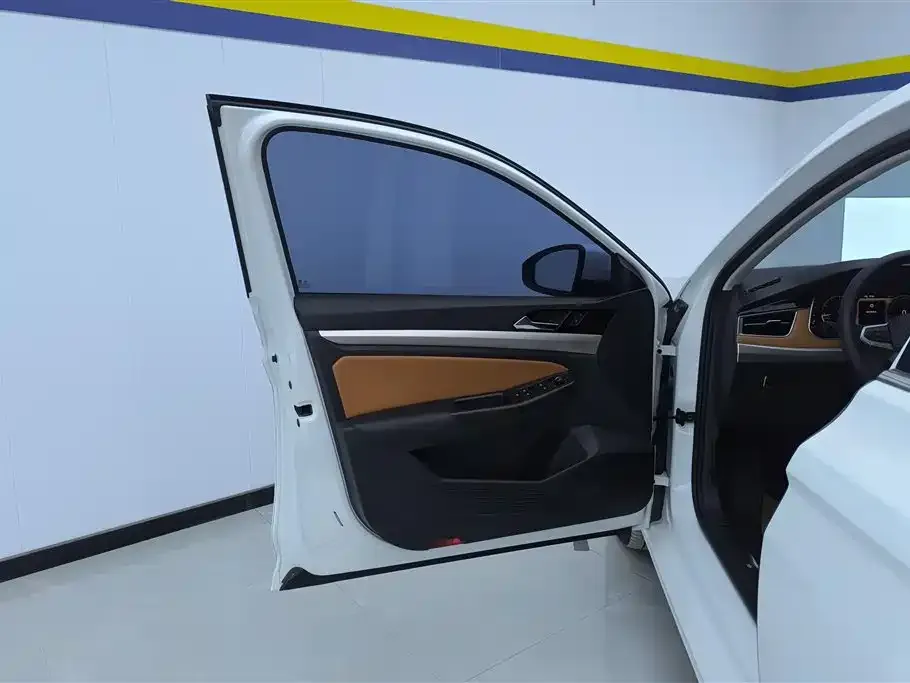 Volkswagen Bora 2023 из CN, фото 7