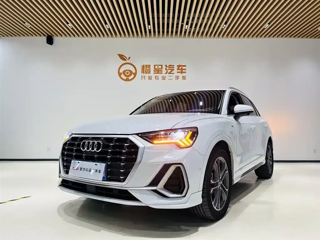 Audi Q3 — фото 1