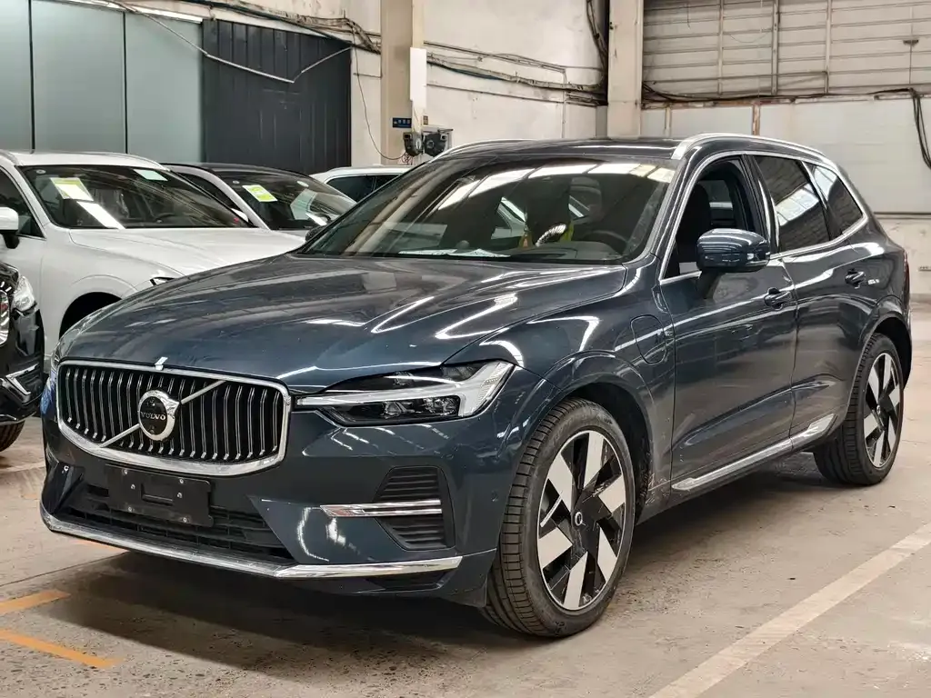 Volvo XC60 PHEV — фото 1